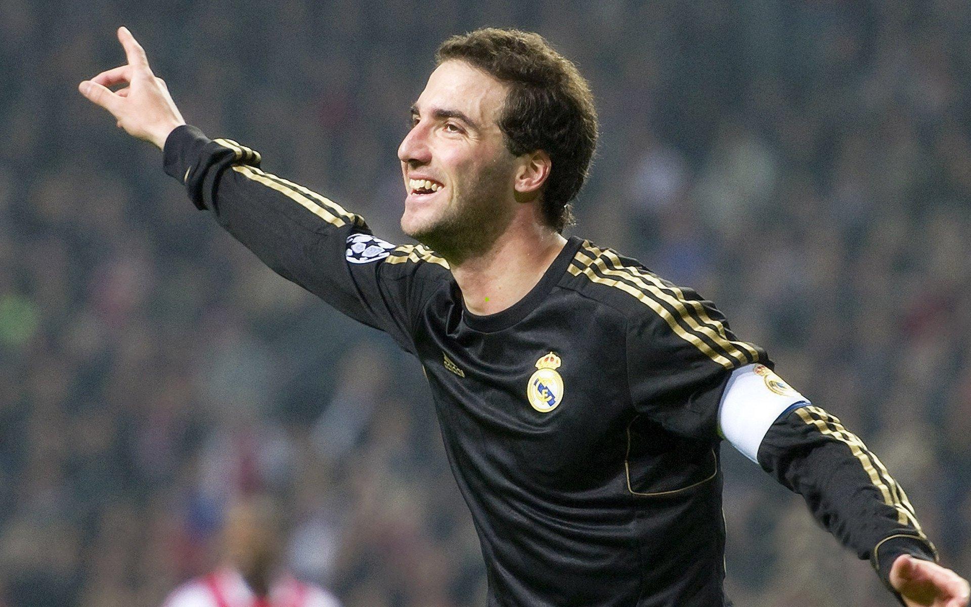 追帽福克斯隔扣七尺长人！詹姆斯19+15+8+3帽难救主，湖人惨败非其过