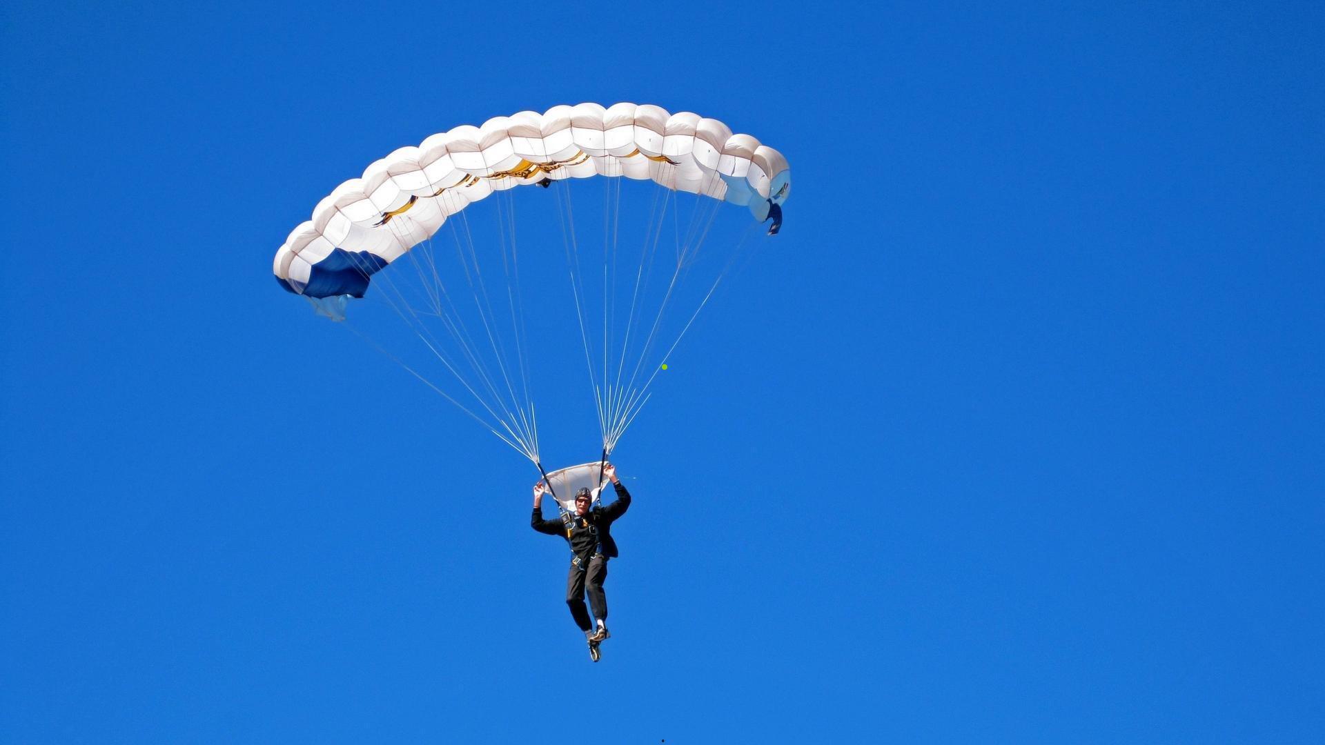 奥运冠军何雯娜力挺王者荣耀国际城市邀请赛，跨界助阵电竞盛事
